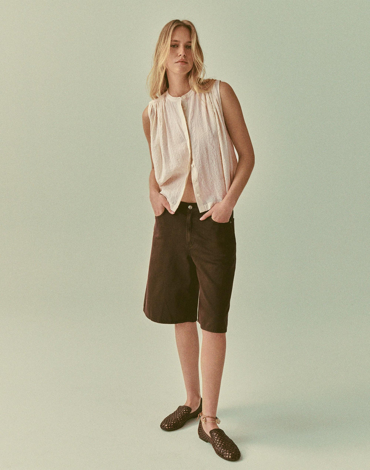 Madewell The V-Waist Bermuda Short in Airy Denim Burnt Cocoa