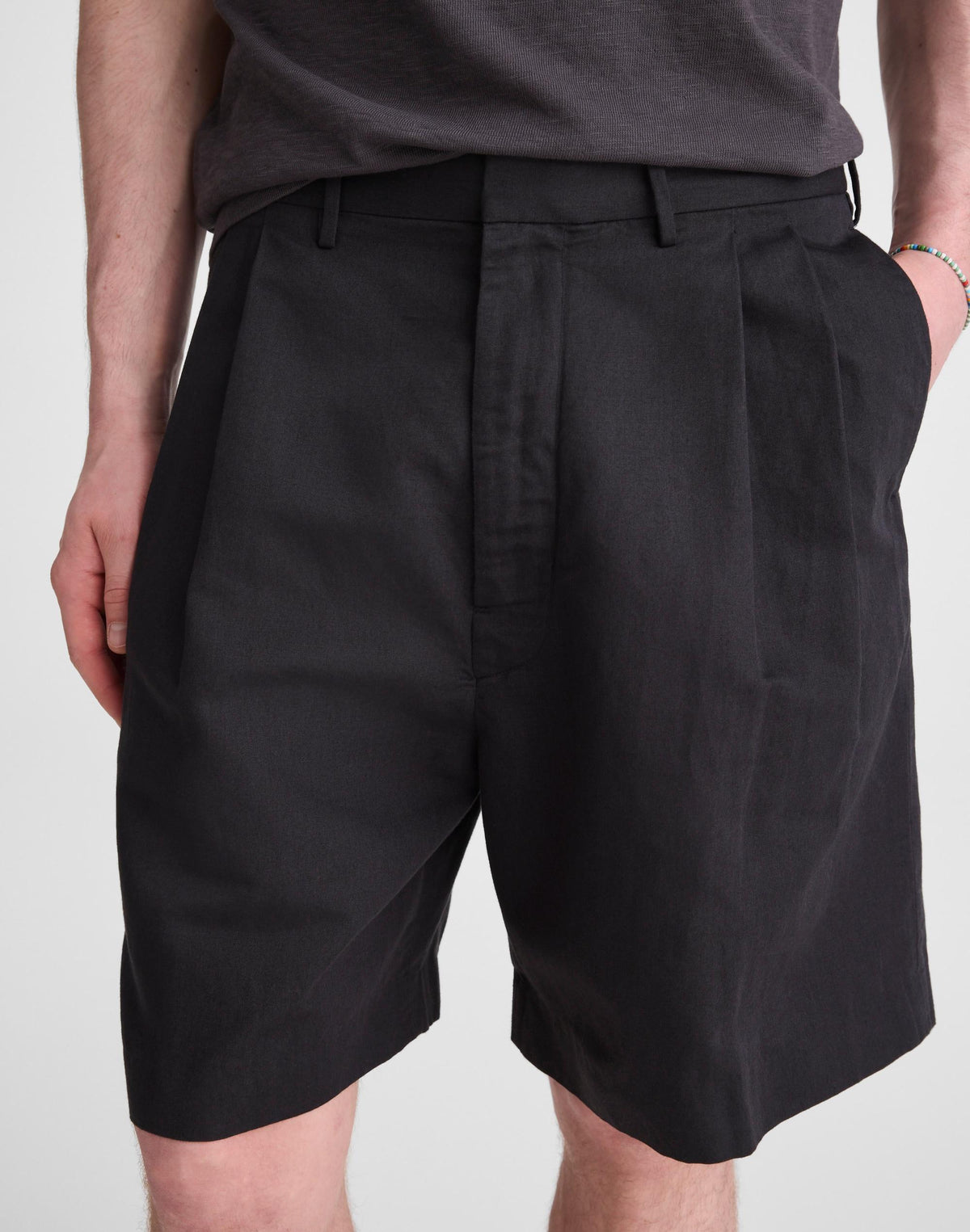 Madewell Double-Pleated Shorts in Meridian Linen Blend Black