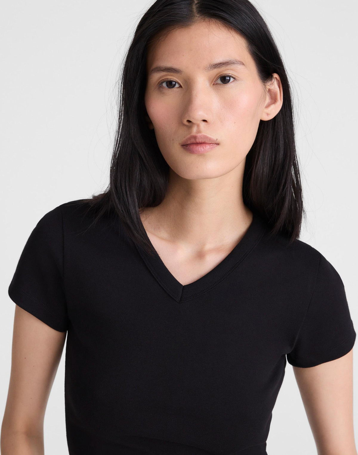 Madewell The '90s V-Neck Baby Tee in Compact Cotton Jet Black