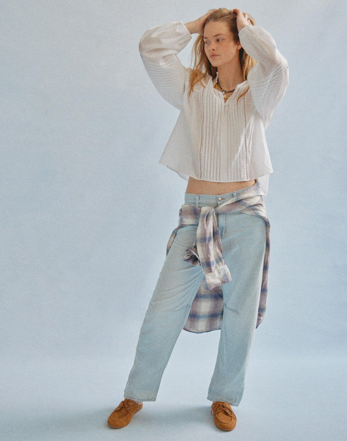 Madewell The Darted Barrel-Leg Jean in Airy Denim Laguna Wash