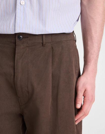 Madewell Pleated Chino Pants in Uniform Twill Chocolate