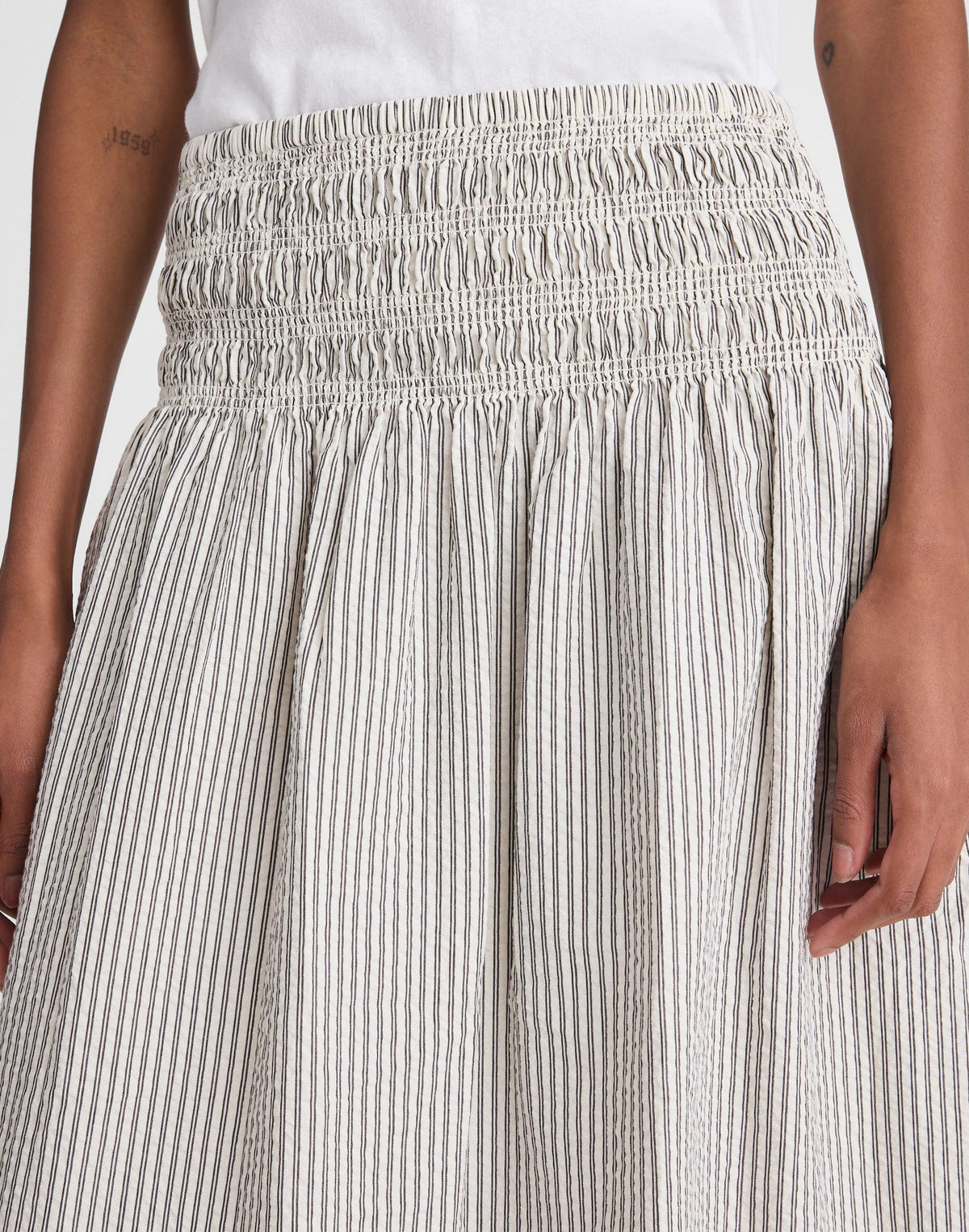 Madewell Sophia Midi Skirt in Seersucker Black Vintage Ivory Yarndye