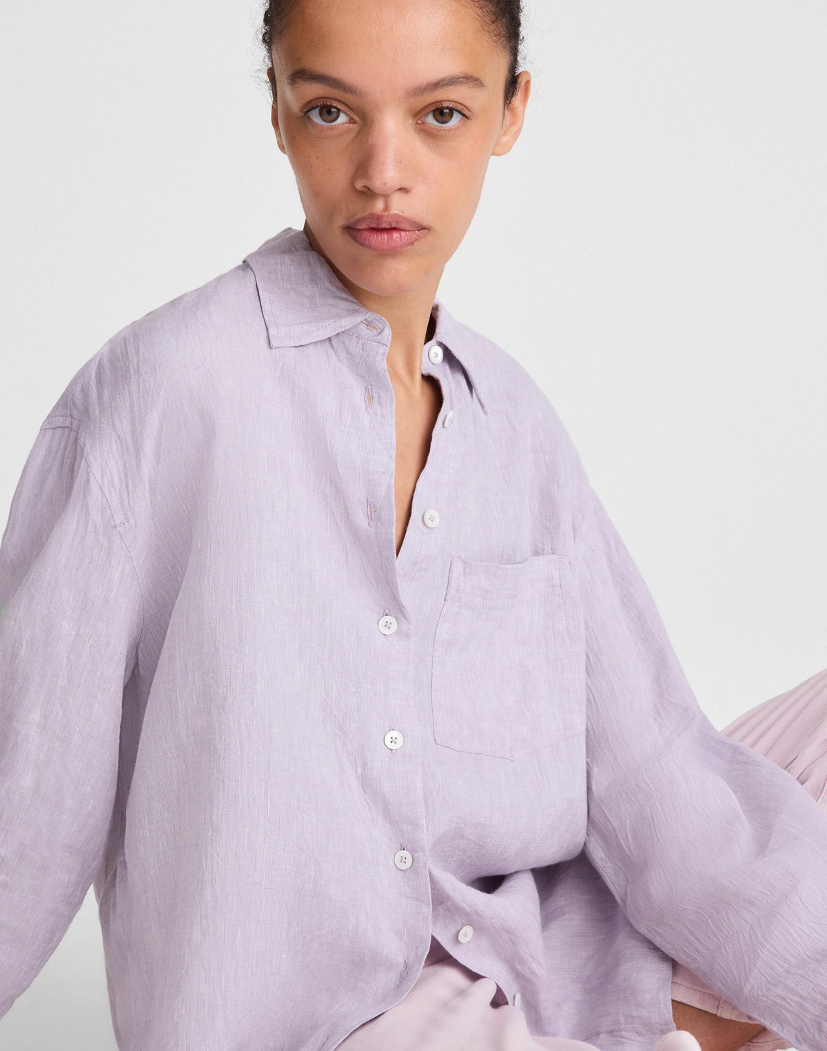 Madewell The Easy Shirt in 100% Linen Lilac Chambray