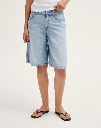 Madewell The V-Waist Bermuda Short in Airy Denim Foster Wash