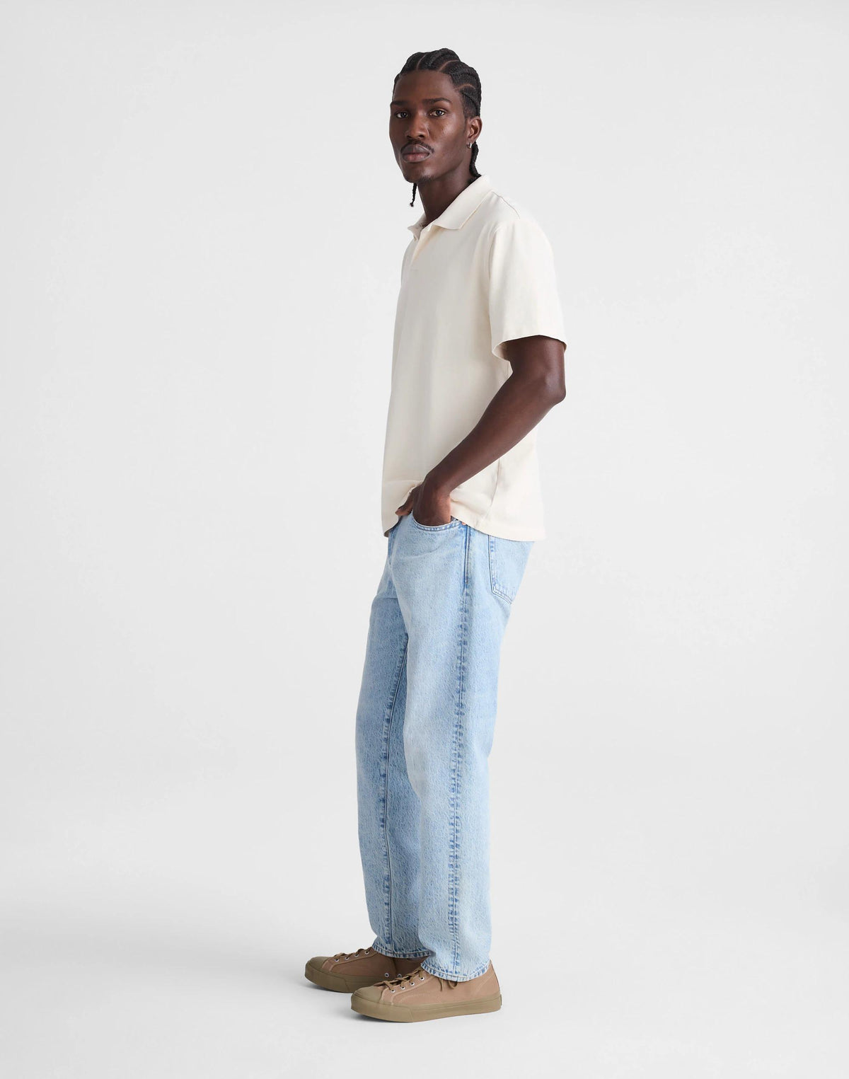 Madewell Relaxed Taper Jeans in Summerweight Denim Irwin Wash