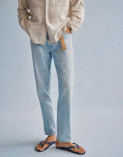 Madewell Relaxed Taper Jeans in Summerweight Denim Irwin Wash
