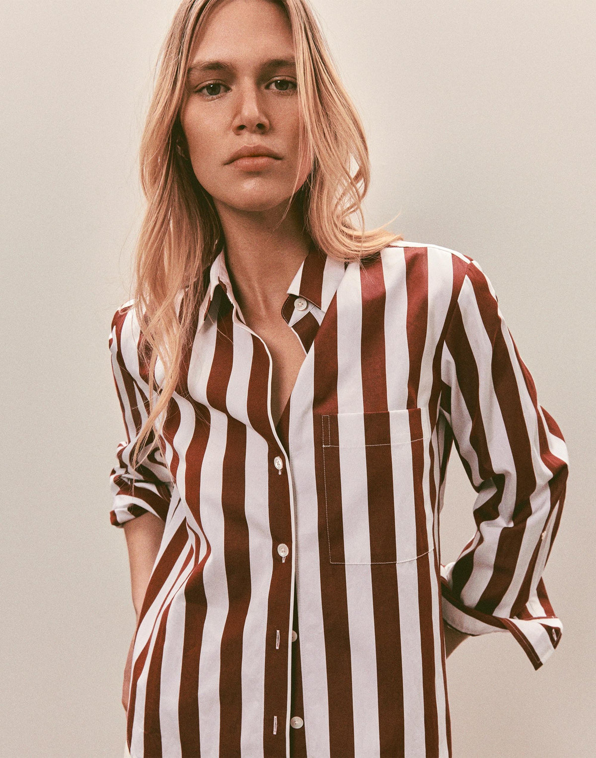 Madewell The Signature Y-Neck Shirt in Poplin Dusty Merlot