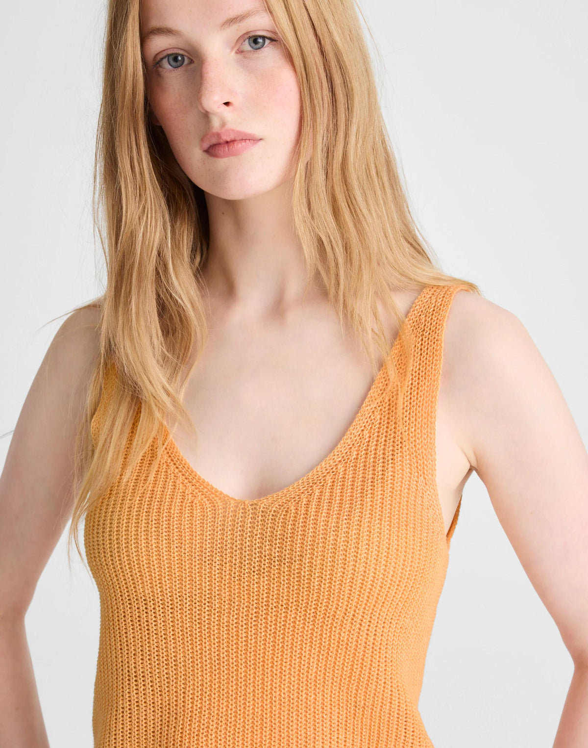 Madewell V-Neck Tank in 100% Linen Apricot Blush