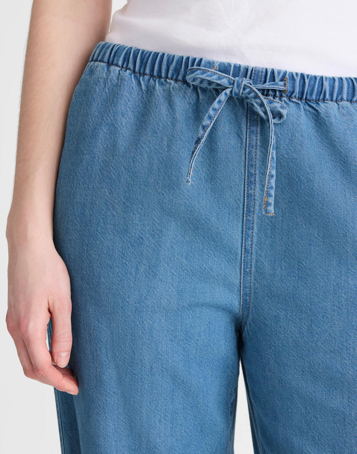 Madewell Pull-On Jeans in Airy Denim Lido Wash
