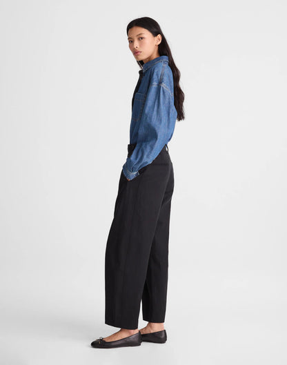 Madewell The Barrel-Leg Pant in Drapey Twill True Black