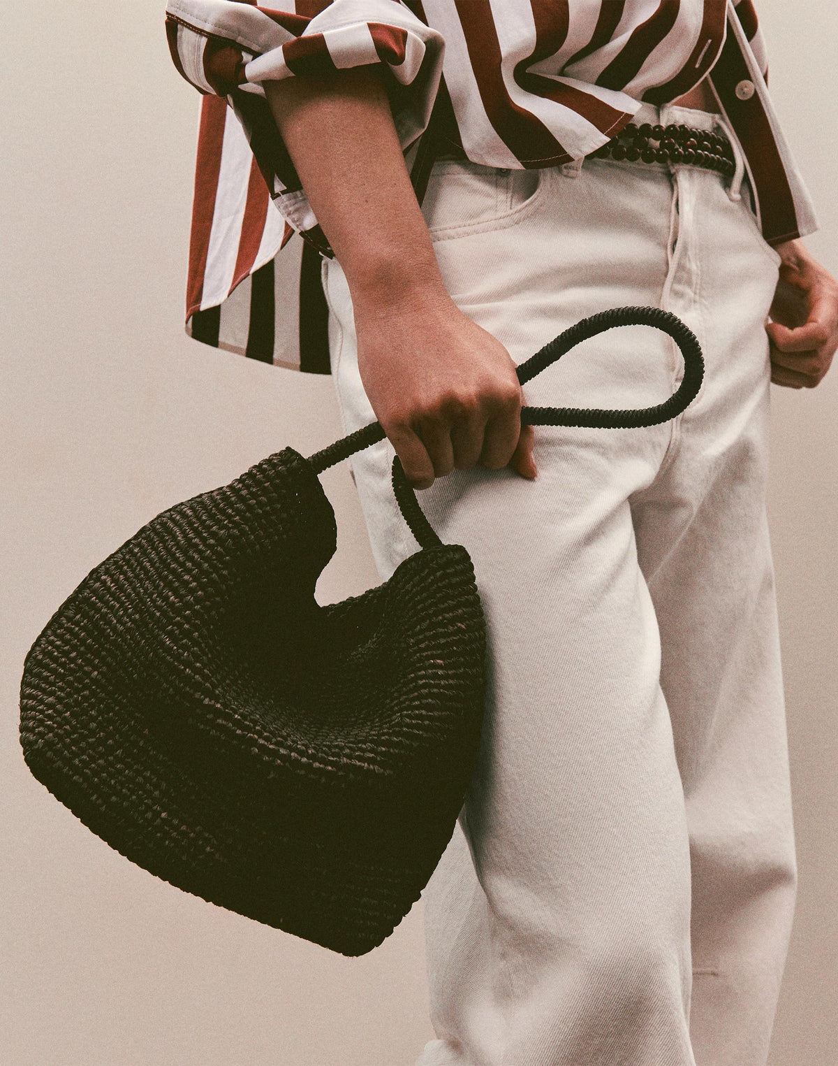 Madewell The Signature Woven Shoulder Bag in Raffia Dark Carob