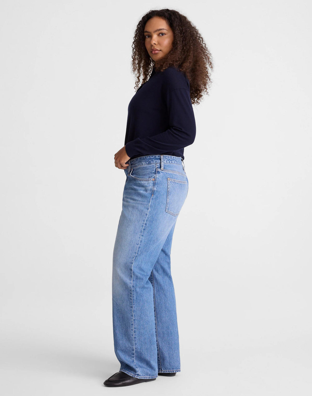 Madewell The Curvy Low-Rise Loose Jean in Midvale Wash Midvale Wash