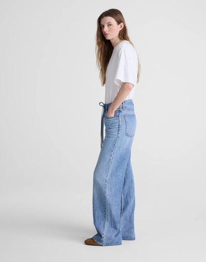 Madewell The Short Ultimate Wide-Leg Jean in Airy Denim Raebrook Wash