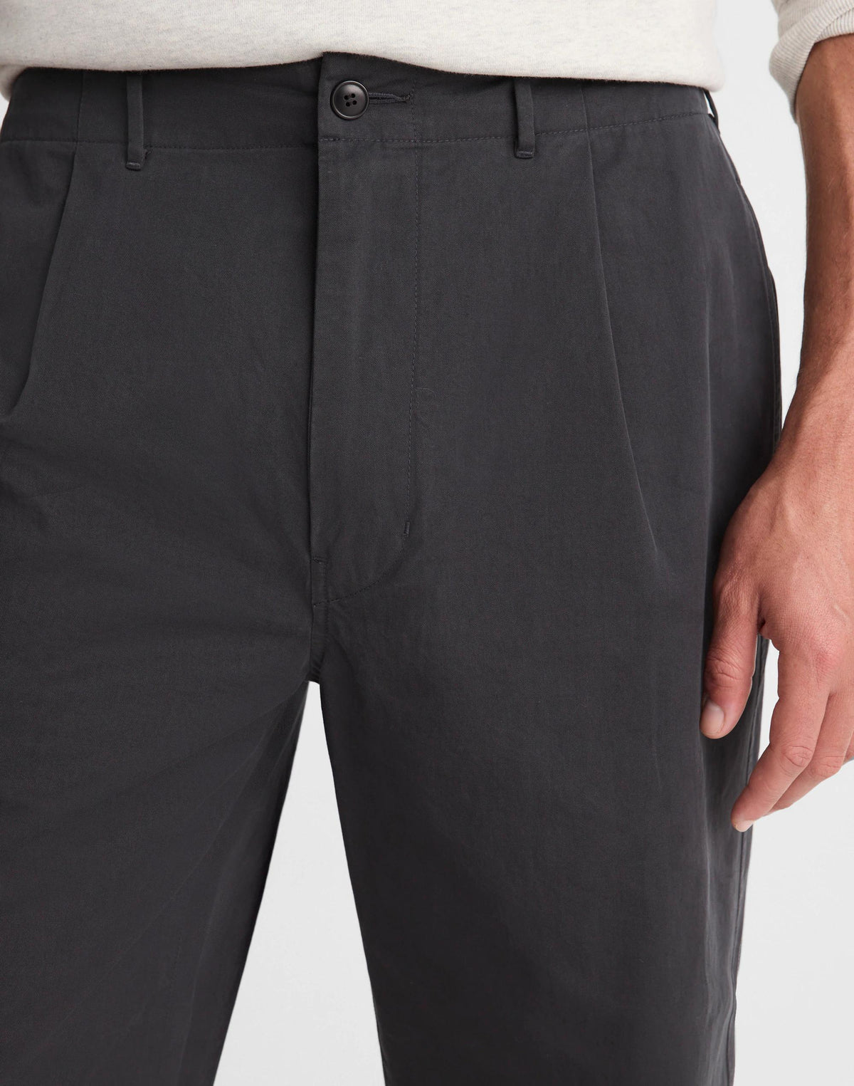 Madewell Pleated Chino Pants in Uniform Twill Pepper